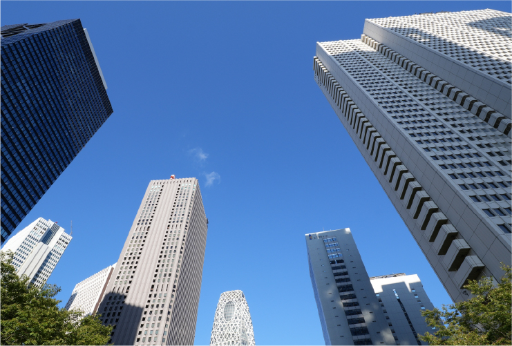 青空とビル群